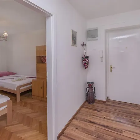 Apartment Nansy Omis Exterior photo