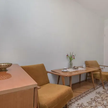 Apartment Nansy Omis Exterior photo